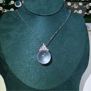 Elegant Silver Pendant Necklace